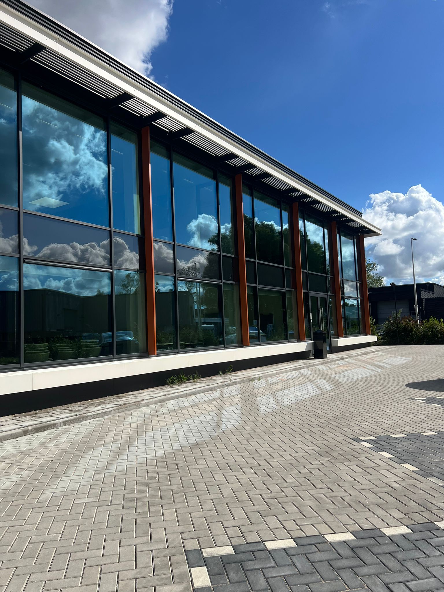 Hospitality & leisure