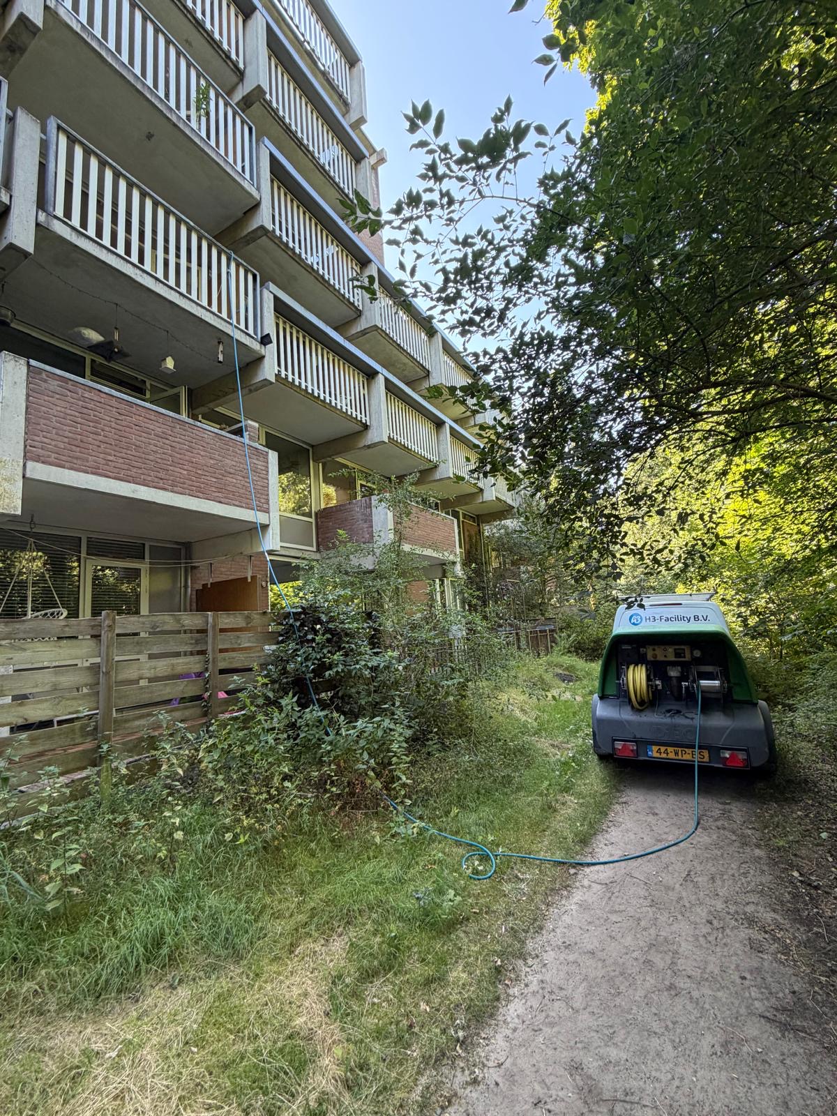 H3-Facility bedrijfsbus bij een appartementencomplex in De Meern